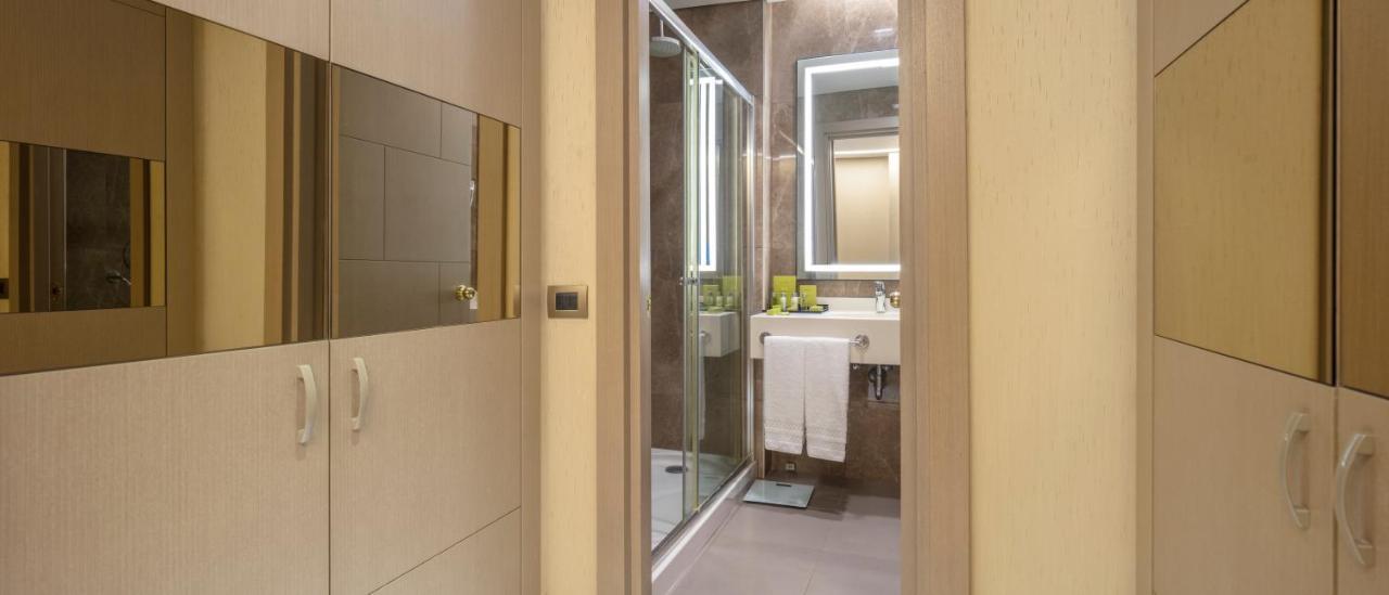 Doubletree By Hilton Istanbul Atasehir Hotel & Conference Centre Exterior photo
