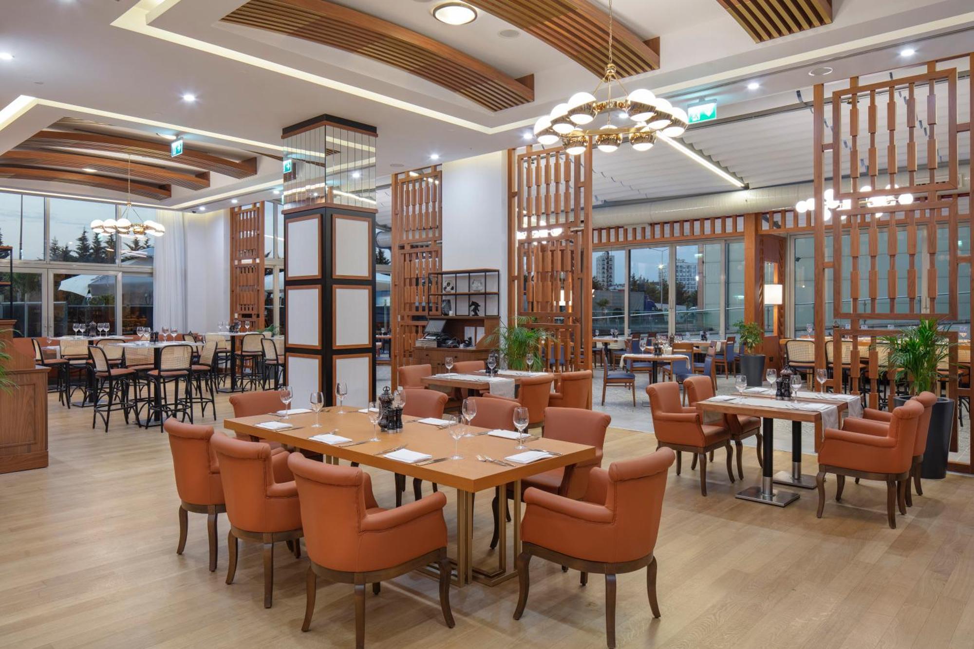 Doubletree By Hilton Istanbul Atasehir Hotel & Conference Centre Exterior photo