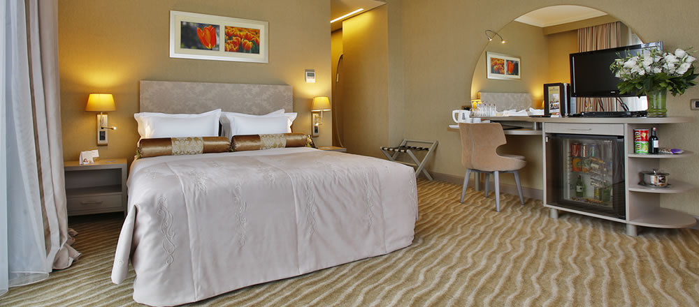 Doubletree By Hilton Istanbul Atasehir Hotel & Conference Centre Exterior photo